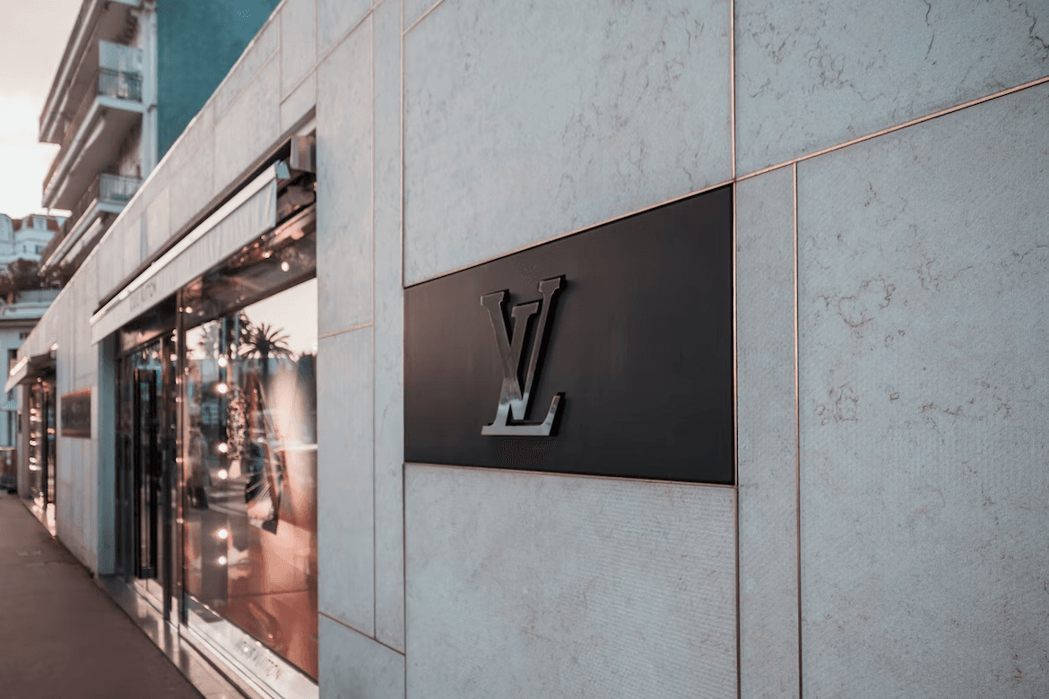 Luxus-Brand Installation